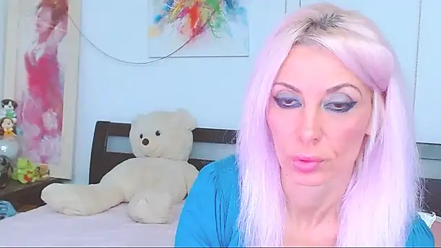 HoneyLara online show from 17, 10, 2025