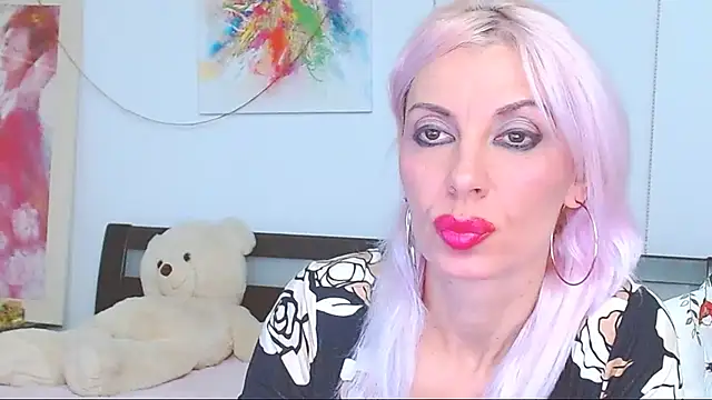 HoneyLara online show from 10, 10, 2025