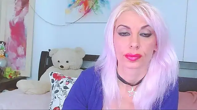 HoneyLara online show from 9, 11, 2025