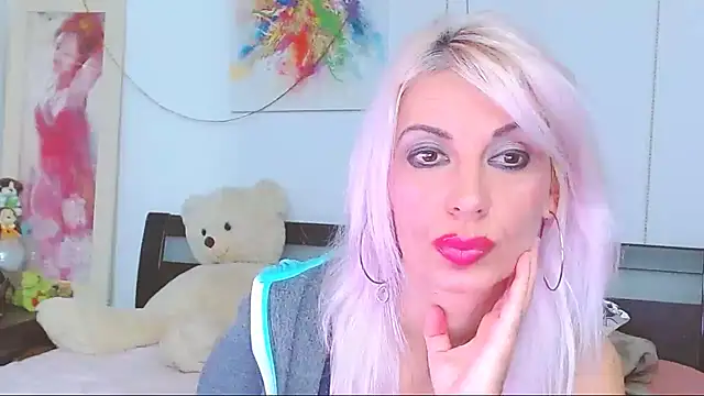 HoneyLara online show from 24, 10, 2025