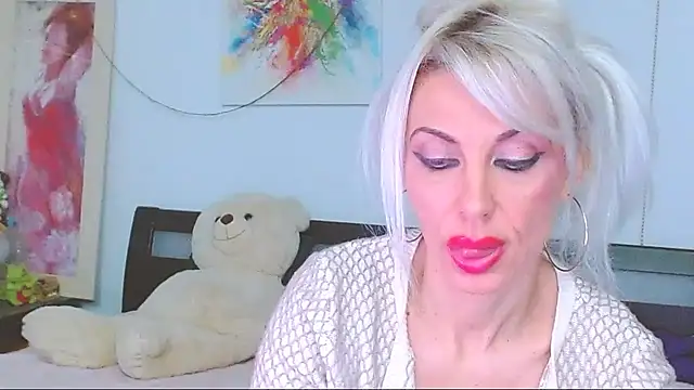 HoneyLara online show from 9, 1, 2026