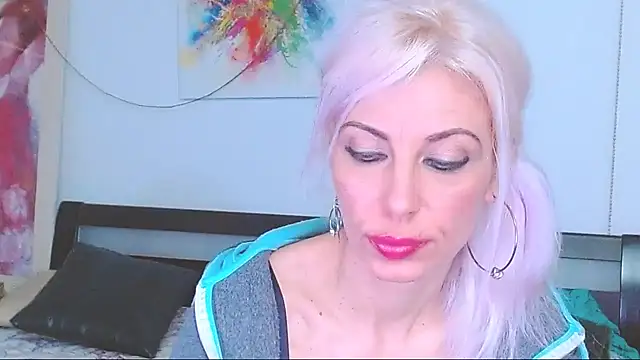 HoneyLara online show from 23, 3, 2025