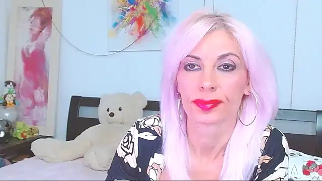 HoneyLara online show from 13, 10, 2025