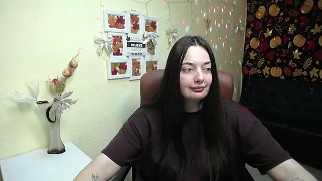 Snapshot of MilanaPrice chatting on 23, 11, 2025 MilanaPrice online show from 23, 11, 2025