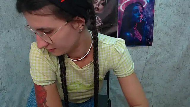 Snapshot of MaryEm976 chatting on 5, 8, 2026 MaryEm976 online show from 5, 8, 2026