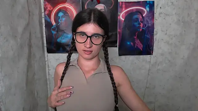 Snapshot of MaryEm976 chatting on 4, 7, 2026 MaryEm976 online show from 4, 7, 2026