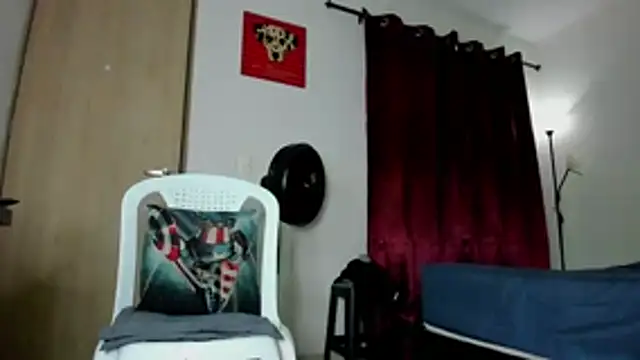 Snapshot of Cloudy_pigDude chatting on 12, 6, 2026 Cloudy pigDude online show from 12, 6, 2026