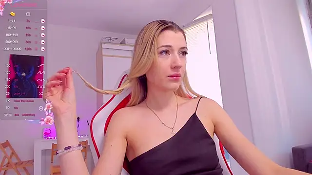 Snapshot of HotCarolineXO chatting on 9, 10, 2025 HotCarolineXO online show from 9, 10, 2025