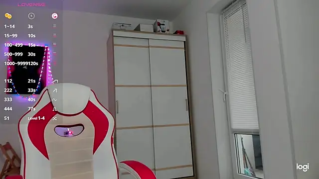 Snapshot of HotCarolineXO chatting on 29, 10, 2025 HotCarolineXO online show from 29, 10, 2025