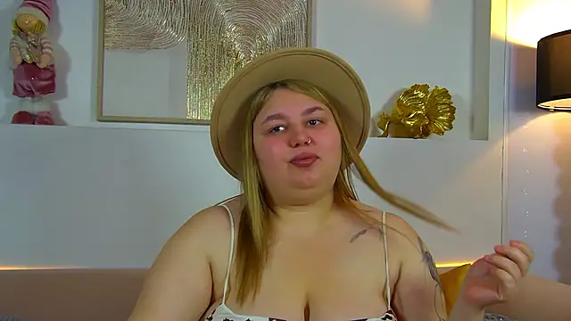 LillianKim online show from 4, 12, 2025