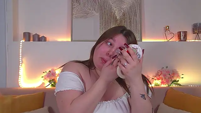 LillianKim online show from 17, 2, 2025