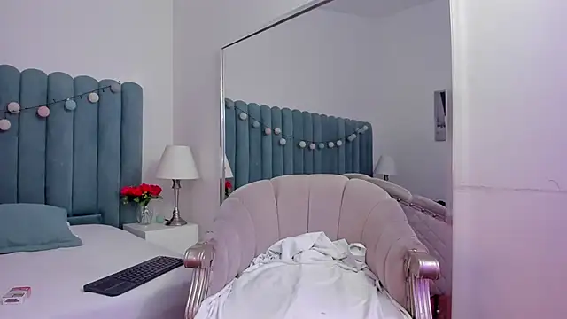 marianaaguii online show from 23, 2, 2025