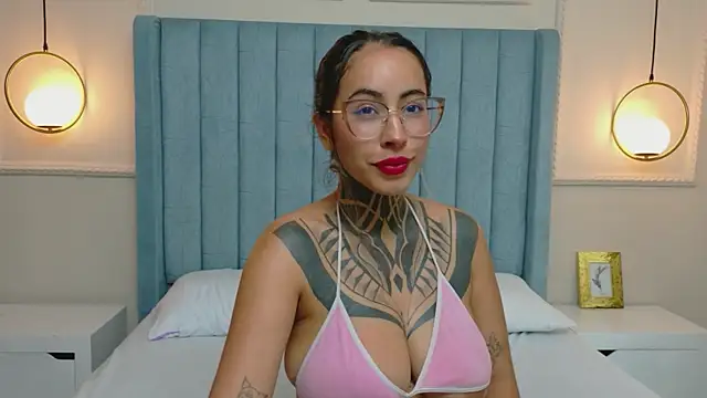 NicoleBlum online show from 7, 4, 2026