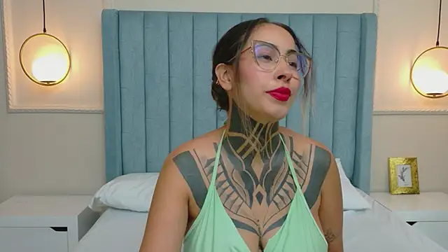 NicoleBlum online show from 6, 4, 2026