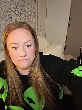 cinnatitties online show from 2, 11, 2025