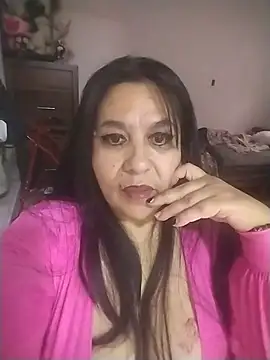 Snapshot of Vilainemarie chatting on 7, 7, 2026 Vilainemarie online show from 7, 7, 2026