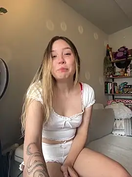 Snapshot of Darling_XXX chatting on 5, 3, 2025 Darling XXX online show from 5, 3, 2025