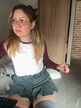 Snapshot of Darling_XXX chatting on 8, 4, 2026 Darling XXX online show from 8, 4, 2026