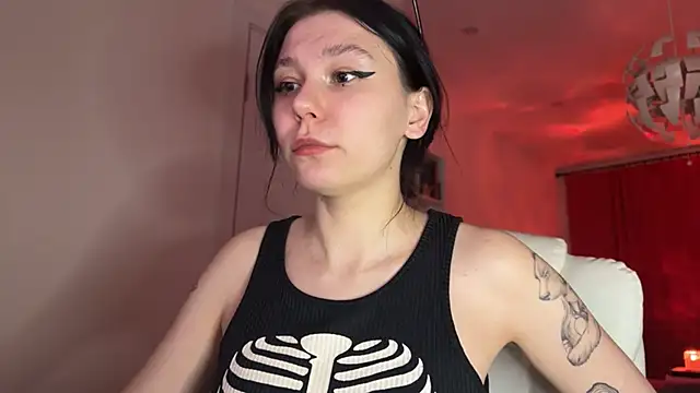 Snapshot of pinkdolly18 chatting on 20, 2, 2025 pinkdolly18 online show from 20, 2, 2025