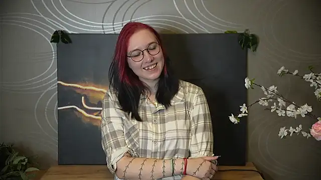 Snapshot of KarenHaan chatting on 25, 10, 2025 KarenHaan online show from 25, 10, 2025