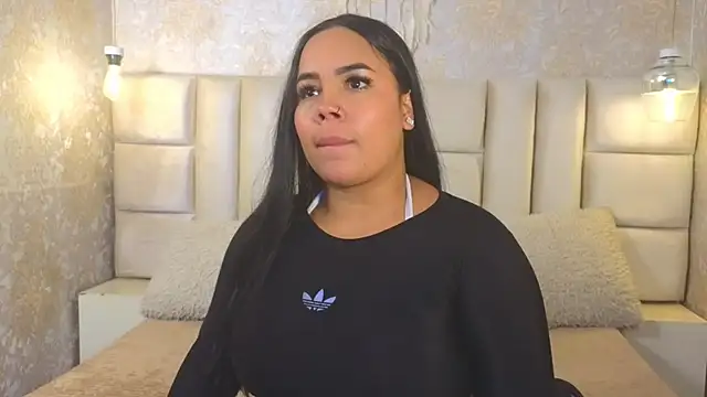 Snapshot of EmilyQueen3x chatting on 26, 7, 2026 EmilyQueen3x online show from 26, 7, 2026