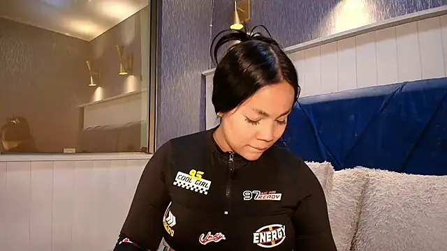 EmilyQueen3x online show from 22, 2, 2026