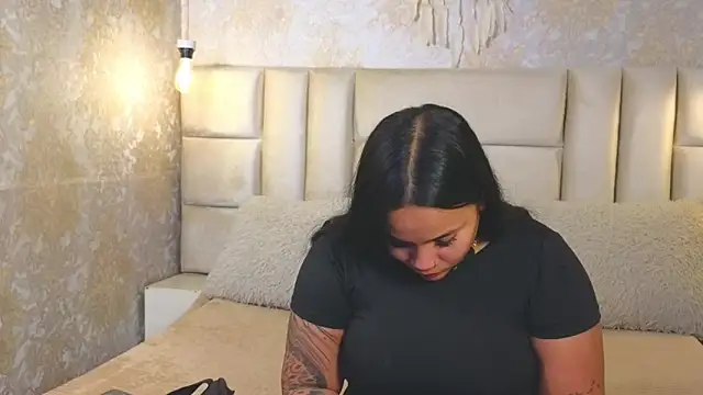 EmilyQueen3x online show from 15, 6, 2026