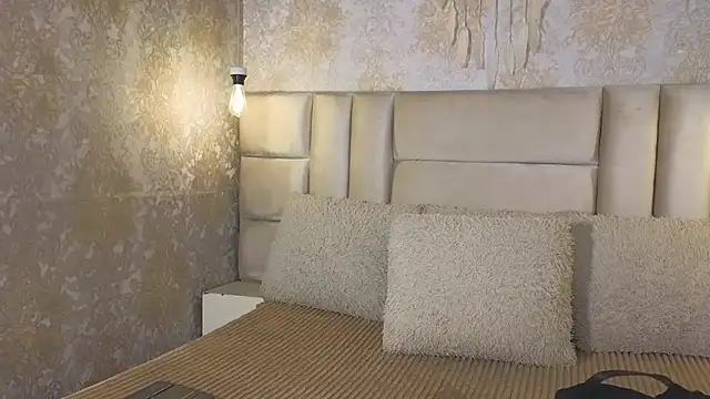 EmilyQueen3x online show from 12, 4, 2026