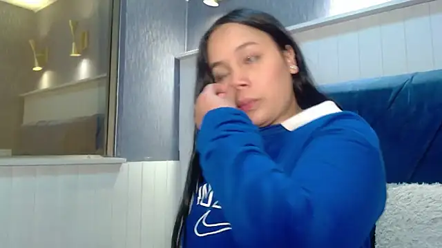 EmilyQueen3x online show from 21, 11, 2025