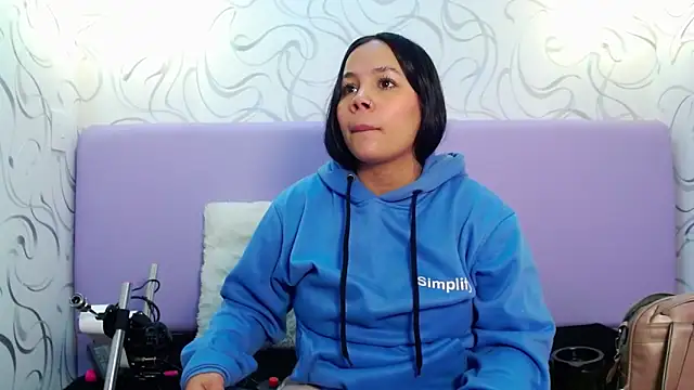 EmilyQueen3x online show from 9, 10, 2025