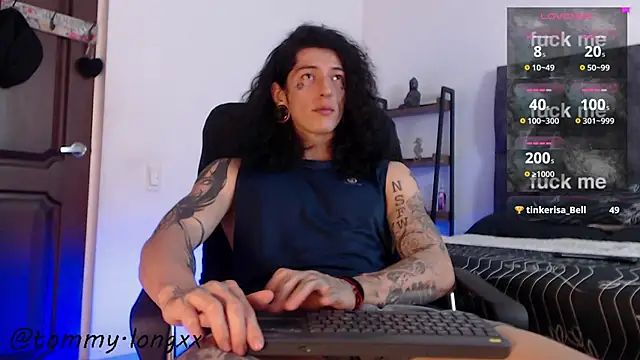 Snapshot of tommylongxx chatting on 16, 10, 2025 tommylongxx online show from 16, 10, 2025