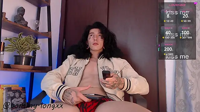 Snapshot of tommylongxx chatting on 19, 9, 2025 tommylongxx online show from 19, 9, 2025