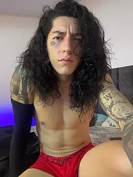 Snapshot of tommylongxx chatting on 16, 11, 2025 tommylongxx online show from 16, 11, 2025