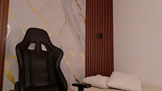 EmilyBoonny1 online show from 7, 2, 2026