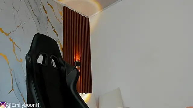 Snapshot of EmilyBoonny1 chatting on 28, 11, 2025 EmilyBoonny1 online show from 28, 11, 2025