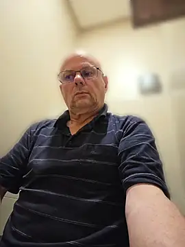Snapshot of DaddyCumBumZA chatting on 10, 4, 2026 DaddyCumBumZA online show from 10, 4, 2026