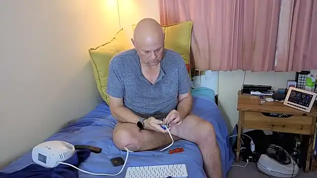 Snapshot of DaddyCumBumZA chatting on 15, 4, 2026 DaddyCumBumZA online show from 15, 4, 2026