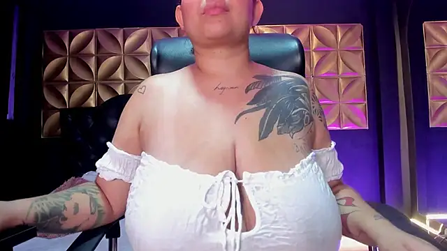 Laurenhillcute14 online show from 13, 4, 2026