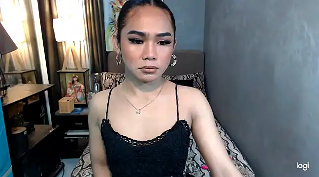 MajaSalvador online show from 10, 1, 2025