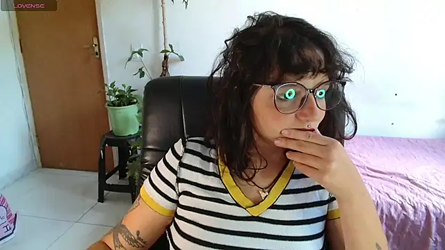 Snapshot of myamillor chatting on 21, 11, 2025 myamillor online show from 21, 11, 2025