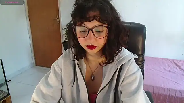 Snapshot of myamillor chatting on 23, 10, 2025 myamillor online show from 23, 10, 2025