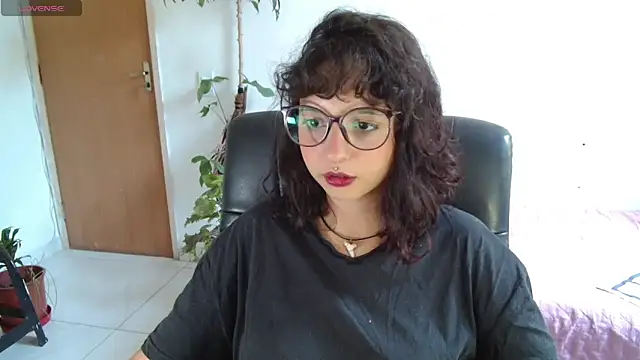 Snapshot of myamillor chatting on 20, 11, 2025 myamillor online show from 20, 11, 2025