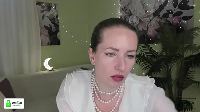Snapshot of Queenymel chatting on 28, 6, 2026 Queenymel online show from 28, 6, 2026