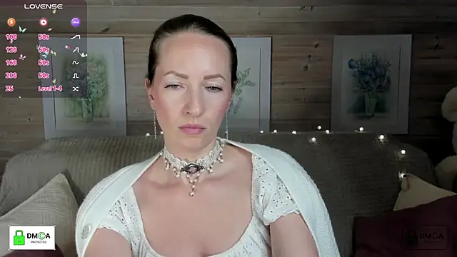 Queenymel online show from 28, 10, 2025