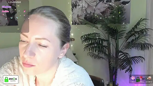 Snapshot of Queenymel chatting on 26, 5, 2026 Queenymel online show from 26, 5, 2026