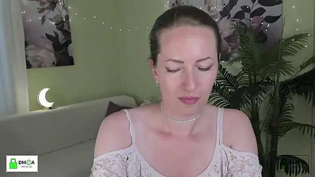 Snapshot of Queenymel chatting on 2, 7, 2026 Queenymel online show from 2, 7, 2026