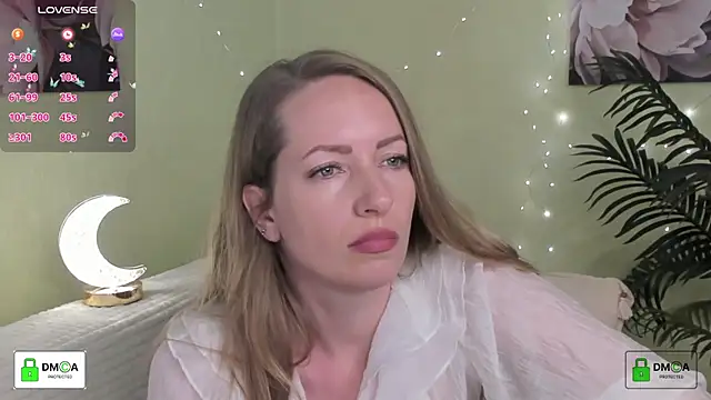 Snapshot of Queenymel chatting on 17, 6, 2026 Queenymel online show from 17, 6, 2026