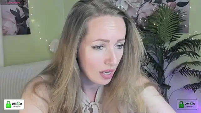 Snapshot of Queenymel chatting on 7, 6, 2026 Queenymel online show from 7, 6, 2026