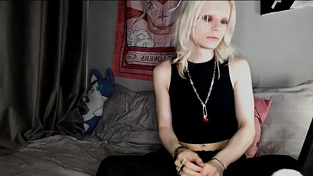 Snapshot of Alien_Bella chatting on 13, 5, 2026 Alien Bella online show from 13, 5, 2026