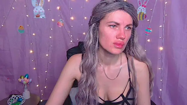 MilaLoona online show from 11, 4, 2026